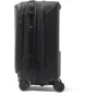 Peak Design Roller Pro Carry-On juodas kelioninis lagaminas su SlimDrive anglies pluošto rankena, hibridiniu polikarbonato korpusu ir patvariais ratais sklandžiam keliaujančiam.