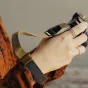 Peak Design Cuff kelp spalvos kameros nešiojimo juosta su reguliuojamu aliuminio tvirtinimo mechanizmu ir magnetine sagtimi, patogiai nešiojama kaip apyrankė