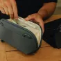 Peak Design Tech Pouch Small okeano spalvos, atviras 12 skylių vidinė sandėliavimo erdvė su elastine pieštuko sagtele ir atspariu orui dizainu