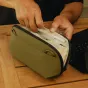 Peak Design Tech Pouch Small kelp spalvos, atviras vaizdas su organizuota 12 kišenių vidine struktūra ir elastine priedų kilpa