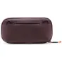 Peak Design Tech Pouch Small eclipse spalvos, tamsiai raudonos spalvos, tvirta saugykla su patogiais rankenėlėmis ir kompaktišku dizainu organizuotam saugojimui.