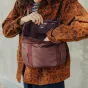 Peak Design Field Pouch V2 Eclipse spalvos su atvirais skydekliais, rodančiu vidinę organizaciją ir pritaikomą juostą kameros įrangai saugoti