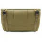 Peak Design Field Pouch V2 olivinio kelp spalvos priekis su reguliuojamais diržais ir su ruliu uždarymu