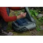 Peak Design Field Pouch V2 kojoto spalvos – išskleidžiamas 2-i-1 organizatorius su reguliuojama juostele, atspariu orui apvalkalu ir minkšta vilnos vidinė dalis kameros priedams ir įrangai