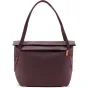 Peak Design Everyday Tote V2 15L burgundinės spalvos nešiojama krepšinė su pagalvėle ant peties ir magnetiniu užsegimu