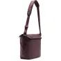 Burgundinis Peak Design Everyday Tote V2 15L krepšys su magnetiniu uždarymu ir paminkštinta peties juosta, skirtas kasdieniam naudojimui.