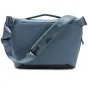 Peak Design Everyday Messenger V2 13L jūros mėlynos spalvos atspari ir praktiška nešiojamoji rankinė su minkšta peties juosta ir tvirta 400D perdirbto nailono konstrukcija