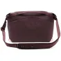 Peak Design Everyday Sling V2 10L tamsiai raudonos spalvos nešiojama slingas su paminkštintais petnešomis ir vieta nešiojamam kompiuteriui.