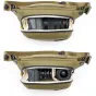 Peak Design Everyday Sling V2 3L kelp spalvos nešiojama suma su DSLR kamera ir objektyvu viduje, rodantis viršutinį ir apatinį vaizdą su minkšta vidine dalimi ir lanksčiais skirstikliais