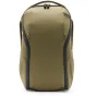 Peak Design Everyday Backpack Zip V2 20L kelmės spalva – priekis su tvirtu 400D perdirbtu nailonu, dviem tinklinėmis šoninėmis kišenėmis ir 270 laipsnių apvyniojamu užtrauktuku, patogiam įrangos organizavimui