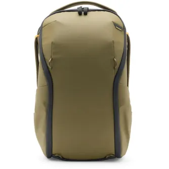 Peak Design Everyday Backpack Zip V2 20L kelmės spalva – priekis su tvirtu 400D perdirbtu nailonu, dviem tinklinėmis šoninėmis kišenėmis ir 270 laipsnių apvyniojamu užtrauktuku, patogiam įrangos organizavimui