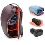 Peak Design Everyday Backpack Zip V2 20L eclipse spalvos su atvirais skyriais, fotografijos įrangos saugyklomis, objektyvo apsaugos padu ir DSLR kameros komplektu