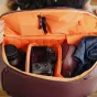 Peak Design Everyday Backpack Zip V2 20L eclipse spalvos su Sony be veidrodžio kamera ir objektyvu saugoma minkštose vidinėse skiltyse