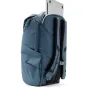 Peak Design Everyday Backpack V2 30L vandenyno mėlyna spalva, šoninis vaizdas, demonstruojantis atsparų 400D atkurtą nailoną, Cord Hook diržus ir saugų UltraZip prieigą.