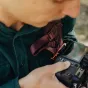 Peak Design Capture Clip V3 tvirtinimas prie fotoaparato diržo su greito paleidimo mechanizmu, rodantis kompaktišką aliumininį konstrukciją ir orui atsparumą