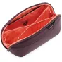 Peak Design Wash Pouch S atviras vaizdas su tinkliniais kiškeliais, magnetiniu dantų šepetėlio laikikliu ir tvirtu, oro sąlygoms atspariu UltraZip užtrauktuku organizuotoms kelionių reikmenims