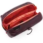 Peak Design Wash Pouch atidarytas vaizdo su organizuotais tinkliniais ir užtraukiamais kišenėmis, tvirtu UltraZip uždarymu ir magnetine dantų šepetėlio kišenė