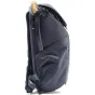Peak Design Everyday Backpack V2 20L juodoje spalvoje, šono vaizdas su atidarytu dangčiu, matomos FlexFold skirstytuvės ir UltraZip apsauga