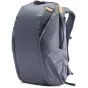 Peak Design Everyday Backpack Zip V2 15L tamsiai pilkas šono vaizdas su apsaugotais Cord Hook tvirtinimo juostomis ir paminkštintomis petiesiomis juostomis