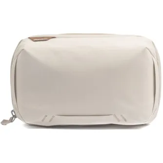 Peak Design Tech Pouch kaštoninės spalvos, priekis su elastinėmis kilpomis ir tvirtu zip uždarymu organizuotam technikos saugojimui