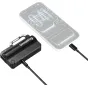 SmallRig 6090 5000mAh baterija su aviacijos karabinu, prijungta prie išmaniojo telefono per USB-C įkrovimo kabelį