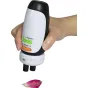 Celestron vaikų mikroskopas su telefono adapteriu, 50x didinimas ir gėlių žiedlapio pavyzdys praktiniams tyrimams.