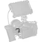 SmallRig HDMI kabelio tvirtinimo detalė, sauganti kabelį ant Sony Alpha 7 V/IV kameros su prijungtu išoriniu monitoriumi, užtikrinanti stabilų duomenų perdavimą