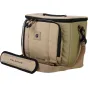 PolarPro RoadRunner 12L Desert Sling krepšys smėlio spalvos su juodomis užtrauktukais, logotipu priekyje ir įtrauktu peties diržu Sony A7R fotoaparato įrangai, bepilotiniams orlaiviams ir priedams.
