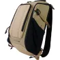 PolarPro RoadRunner 16L Desert kuprinė šono vaizdas su apsaugine konstrukcija ir paminkštintais skyriais profesionaliam fotografijos įrangai saugoti