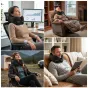 Tech-Protect ComfortRest juodas atminties putų kelioninis kaklo pagalvėlė, kurią dėvi žmogus įvairiose situacijose: biure, namuose, lauke ir lėktuve, su matomu reguliuojamu dirželiu
