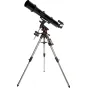 Celestron Advanced VX 6 Refractor teleskops, sumontuotas ant sidabrinio trikampio, su ilgu cilindriniu vamzdžiu su oranžiniu ženklu, raudonu reguliavimo mygtuku ir dviguba saddlių plokšte, su reguliuojamomis trikampio kojomis ir