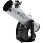 Celestron StarSense Explorer 12" Dobsonian teleskops, sumontuotas ant juodo triko, su išmaniojo telefono dokais, aukščio reguliavimo rankenėlėmis ir XLT danga optika detaliems dangaus stebėjimams.