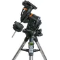 Celestron CGX kompiuterizuotas montas su pultu ir skaitmeniniu ekranu, juodas korpusas su oranžiniais akcentais ir vidine kabelių valdymu.