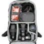 Think Tank Airport Essentials Backpack 26L Black su organizuotais skyrius kamerai, objektyvams ir laptopo skyriumi, su paminkštintais skyriais ir tinklinėmis kišenėmis.