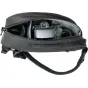 Think Tank TurnStyle 11L Sling Bag Greenway su kamerų korpusu ir objektyvais viduje