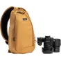 Auksinė valanda Think Tank TurnStyle 8L petneša krepšys su Nikon DSLR kamera ir objektyvais