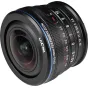 Laowa 4.5-10mm f/2.8 CF Zoom Fisheye Lens - Artimas juodo objektyvo su mėlynu akcentu vaizdas, rodantis detalius žymėjimus, diafragmos nustatymus ir fokusavimo atstumo rodiklius ant balto fono.