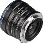 Laowa 4.5-10mm f/2.8 CF Zoom Fisheye Lens - Artimas vaizdas į juodą ir sidabrinį priartinimo objektyvą su išsamiais diafragmos ir fokusavimo ilgio žymėjimais, pabrėžiant priekinį stiklo elementą ir įrašytą tekstą.