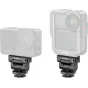 SmallRig 6440 šaltas pėdos tvirtinimas DJI Osmo Action 6 / Nano su greitu atlaisvinimu ir 160° pasvirimu, pritvirtintas prie baltos kameros su ir be skaidraus apsauginio korpuso.