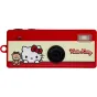 YASHICA Classic Hello Kitty Edition raktinė kamera raudonos ir kreminės spalvos su juodu objektyvu, Hello Kitty ir meškiuko iliustracija, tekstu 'Hello Kitty' ir blykste viršutiniame dešiniajame kampe.