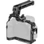 SmallRig 6703 Cage Kit Sony Alpha 7R VI su viršutiniu rankena ir HDMI kabelio spaustuku