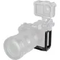 SmallRig 6706 L-shaped mount plate for Sony Alpha 7R VI, su Arca-Swiss greitu leidimu, apsaugos pagalvėlėmis, 1/4"-20 sriegimu, ištraukiama šonine plokšte ir ergonomine vyrių rankena peties diržui ir daugkampiam fotografavimui.