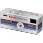 Kodak Charmera Millennium raktų pakabuko skaitmeninė kamera su retro-futuristiniu dizainu, kompaktišku dydžiu ir Y2K įkvėpta estetika.