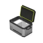 Kompaktiškas Maentum IceCube X 25 kompresoriaus šaldytuvas su 25L talpa, tylia qAIR 2.0 sistema ir universali 12/24/230V energija stovyklavimui ir lauko naudojimui.