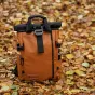 Wandrd PRVKE 21 Liter Sedona Orange Photo Bundle V3, atsparus oro sąlygoms dizainas, su magnetinėmis rankenomis ir paso kišene ant rudens lapų