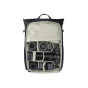 PGYTECH OneGo Roamer Tote Backpack 18L Grass Green su organizuota foto įranga, dronu ir priedais atskirose kišenėse.