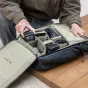 PGYTECH OneGo Roamer Tote Backpack 25L (Sand Khaki) su organizuotais kamerų įrangos kompartimentais ir baterijos paketu
