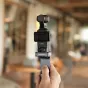 PGYTECH Pocket Expansion Adapter su dviem lygiais sulankstomu magnetiniu stovu ir keliais montavimo variantais DJI Pocket 3, užtikrinantis įvairius kampus ir tvirtą tvirtinimą.