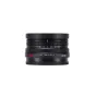 Viltrox AF 26mm F/2.8 EVO objektyvas Nikon Z montui, su tekstūruotu fokusavimo žiedu ir diafragmos žymėmis (F2.8, 4, 5.6, 8, 11, 16), raudona 'EVO' etikete ir magnetiniu objektyvo dangteliu. Objektyvo gaubtas pritvirtintas, mato