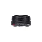 Viltrox AF 26mm F/2.8 EVO objektyvas Nikon Z montui su tekstūru fokusavimo žiedu, diafragmos žymėjimais ir magnetiniu objektyvo dangteliu.